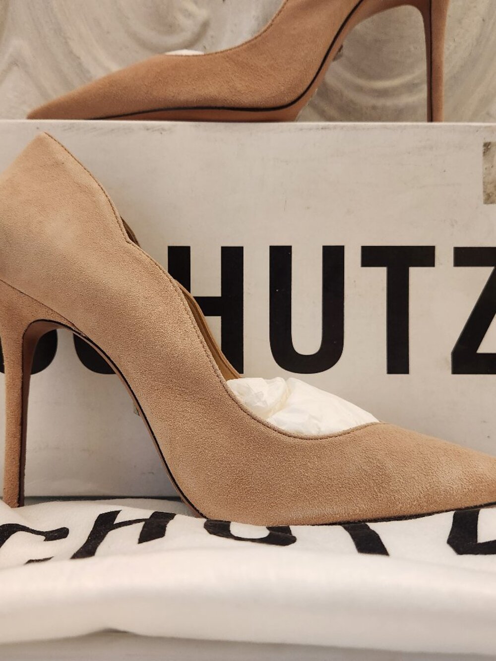 SCHUTZ "Monalize" Honey beige suede/leather Pointed Toe Pumps. NIB. Size 10